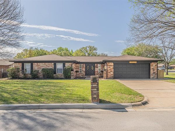 8224 Pearl Street, North Richland Hills, TX 76180