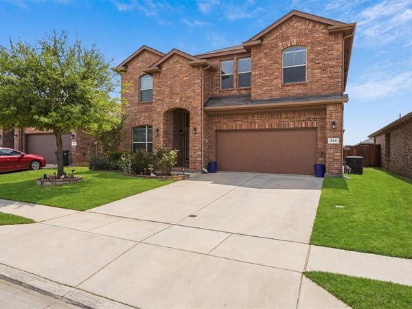 924 Meadow Scape Drive, Fort Worth, TX 76028