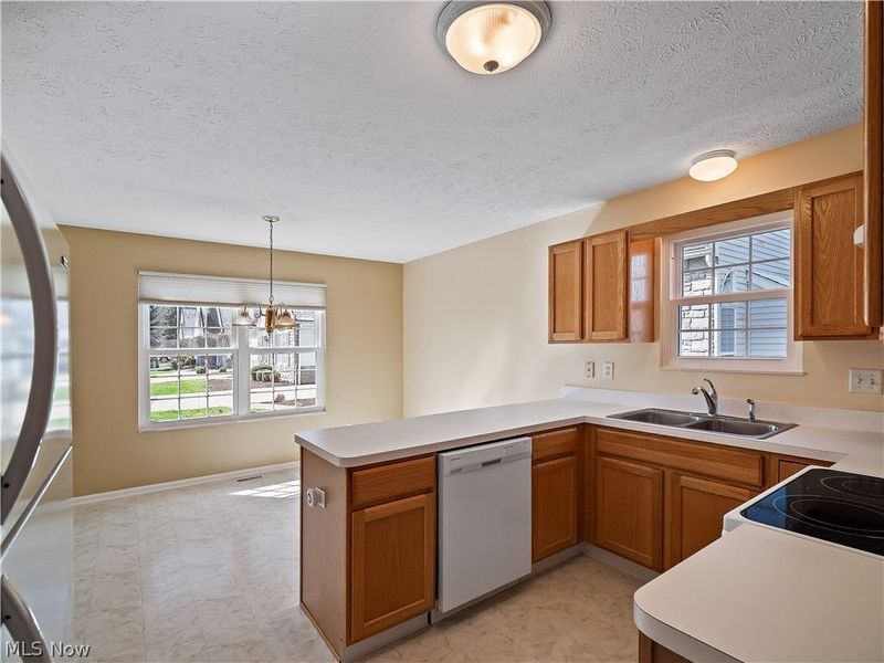 7770 Arbor Way, Parma, OH 44134 Photo 8