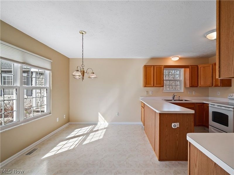 7770 Arbor Way, Parma, OH 44134 Photo 9