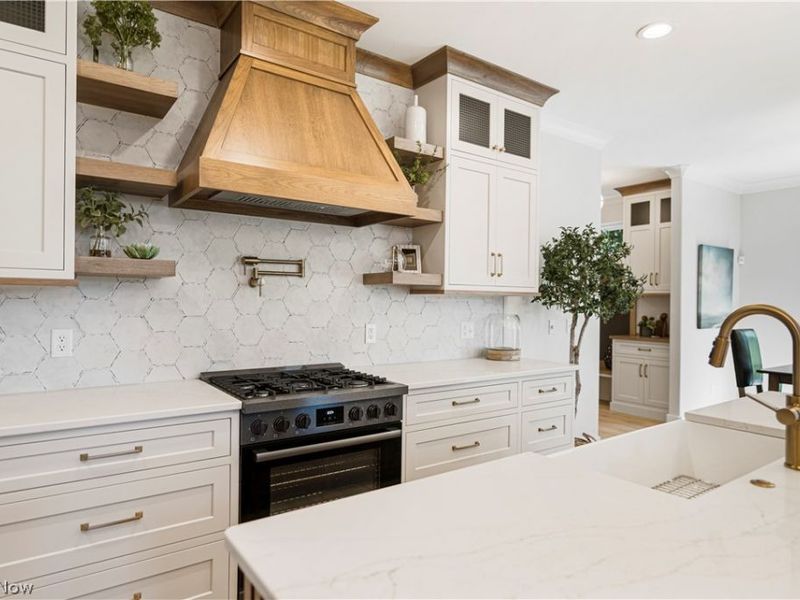 550 Woodlands Glen Avenue , Hartville, OH 44632 Photo 18