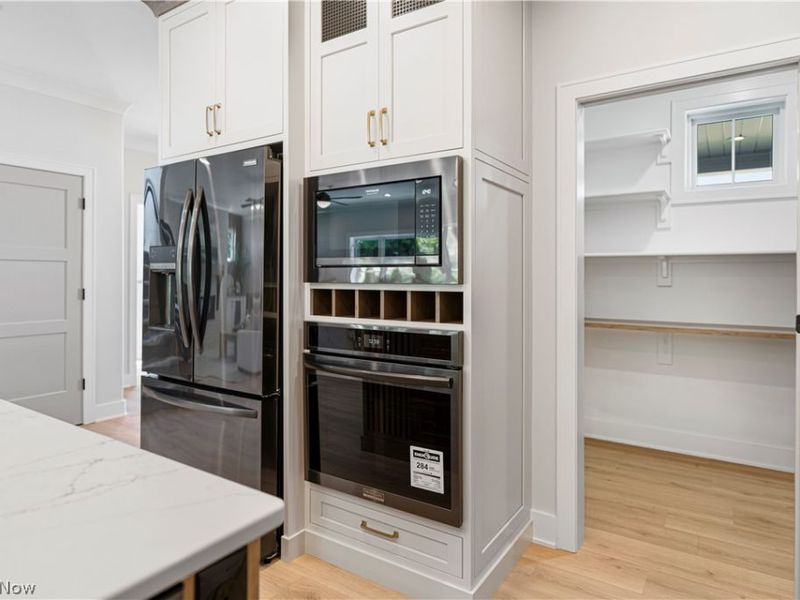 550 Woodlands Glen Avenue , Hartville, OH 44632 Photo 21