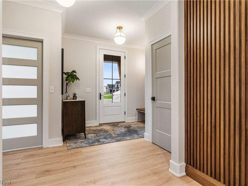 550 Woodlands Glen Avenue , Hartville, OH 44632 Photo 3