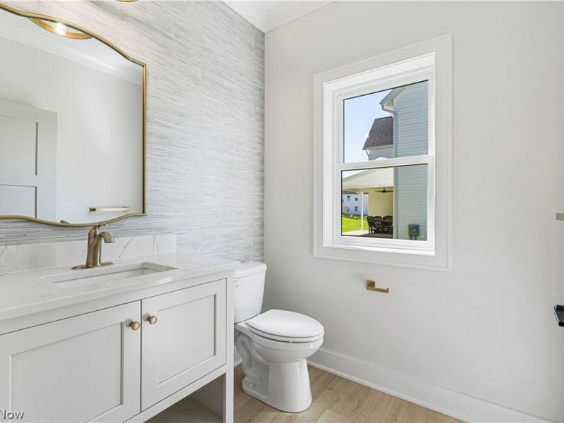 550 Woodlands Glen Avenue , Hartville, OH 44632 Photo 8