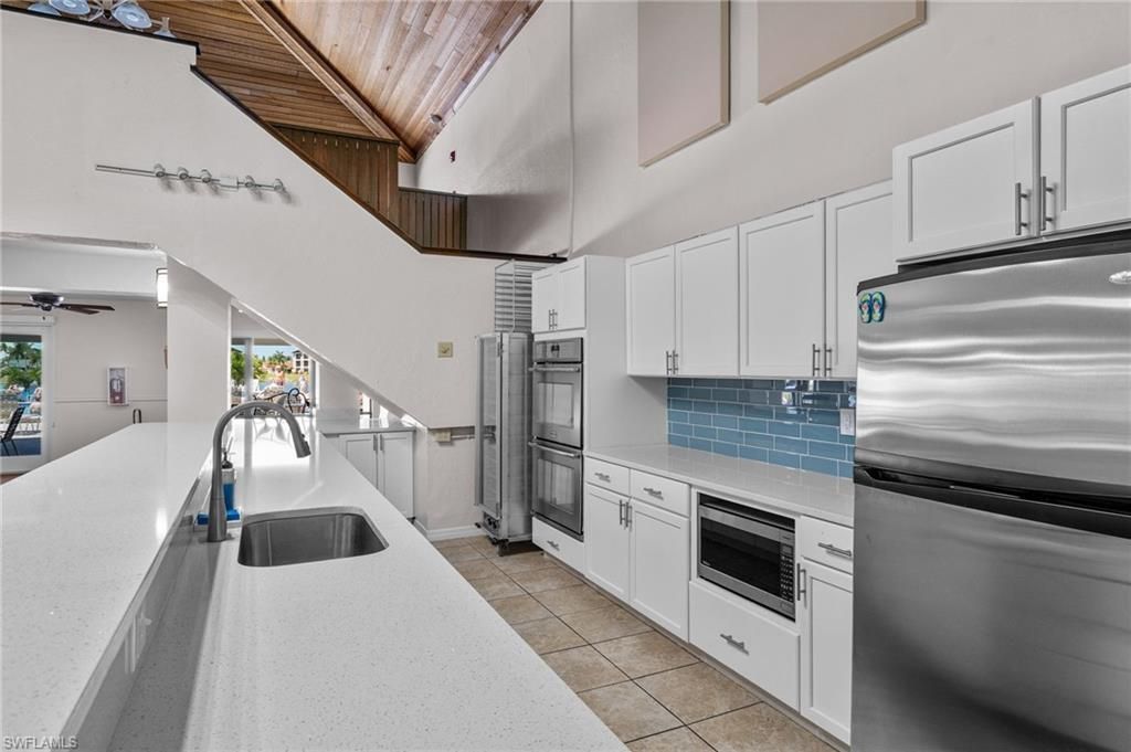 11220 Caravel Cir, Unit 302, Fort Myers, FL 33908 Photo