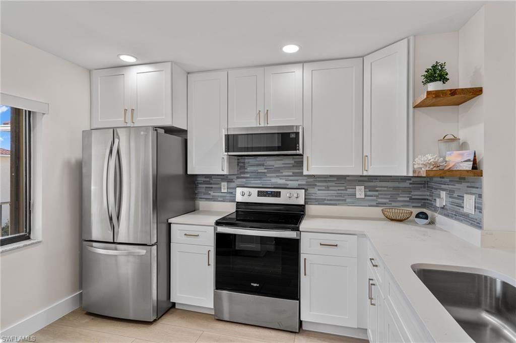 11220 Caravel Cir, Unit 302, Fort Myers, FL 33908 Photo