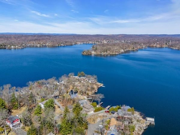 7 Wildwood Shores Dr, Hopatcong, NJ 07843