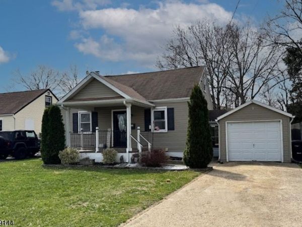 34 Eisenhower, Spotswood, NJ 08884