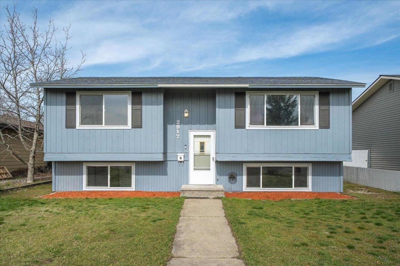 2917 E Ermina Ave, Spokane, WA 99207 Main Photo