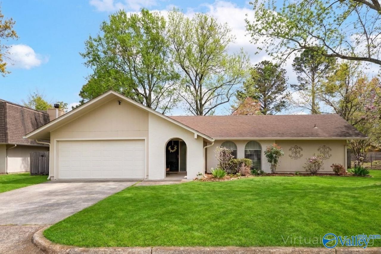 1907 Waxleaf Green Se, Huntsville, AL 35802 Main Photo