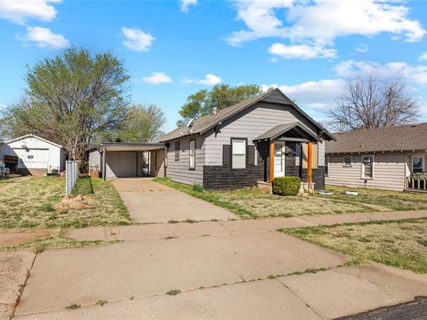 312 S 14th Street, Clinton, OK 73601