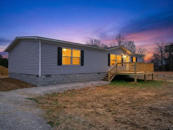 129 Earl Phillips Lane, Hilham, TN 38568