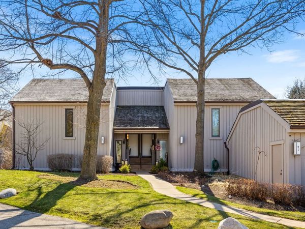 97 W Thornhill Lane, Unit A, Lake Barrington, IL 60010