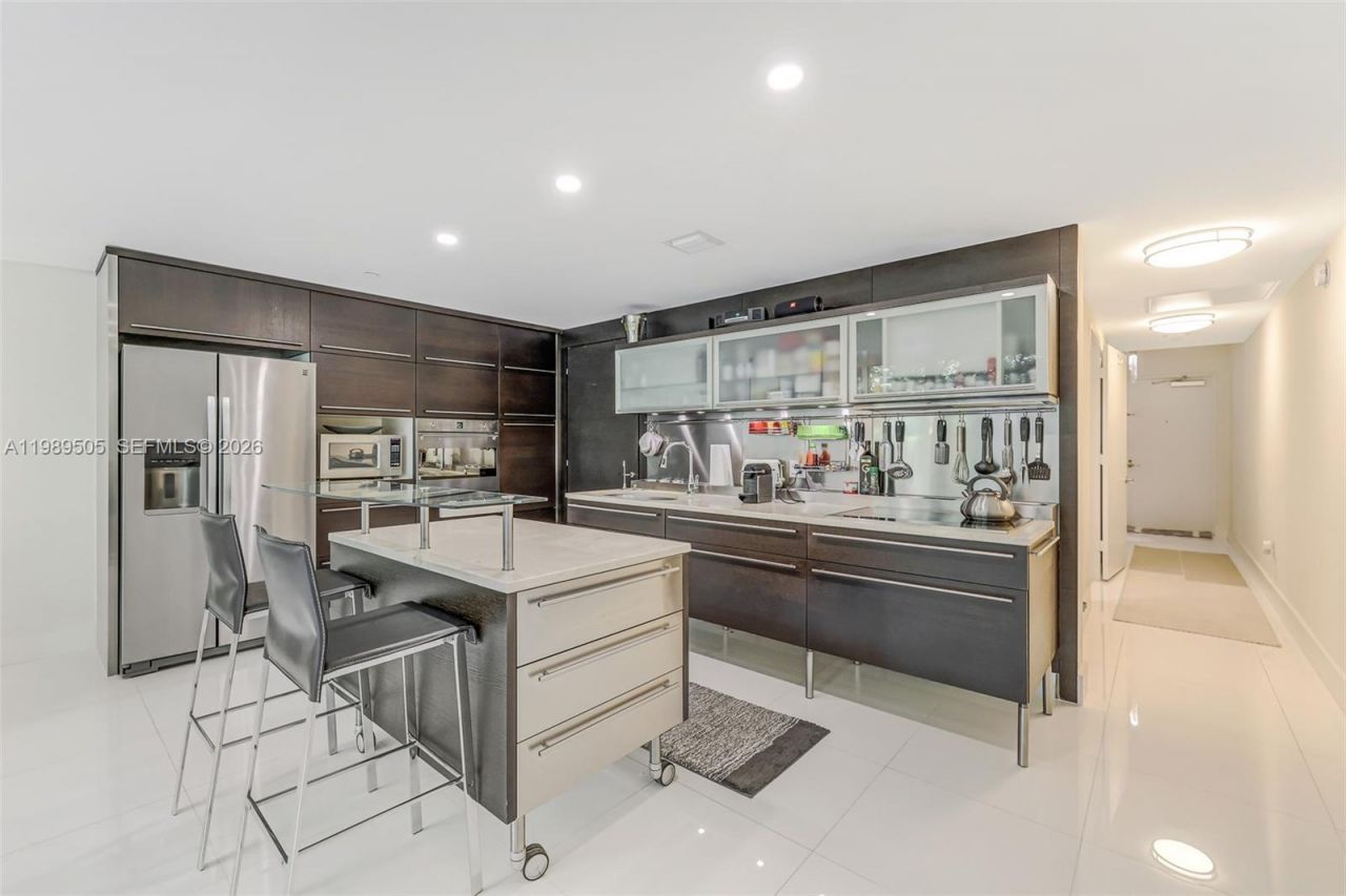 6000 Collins Ave , Unit 112, Miami Beach, FL 33140 Photo