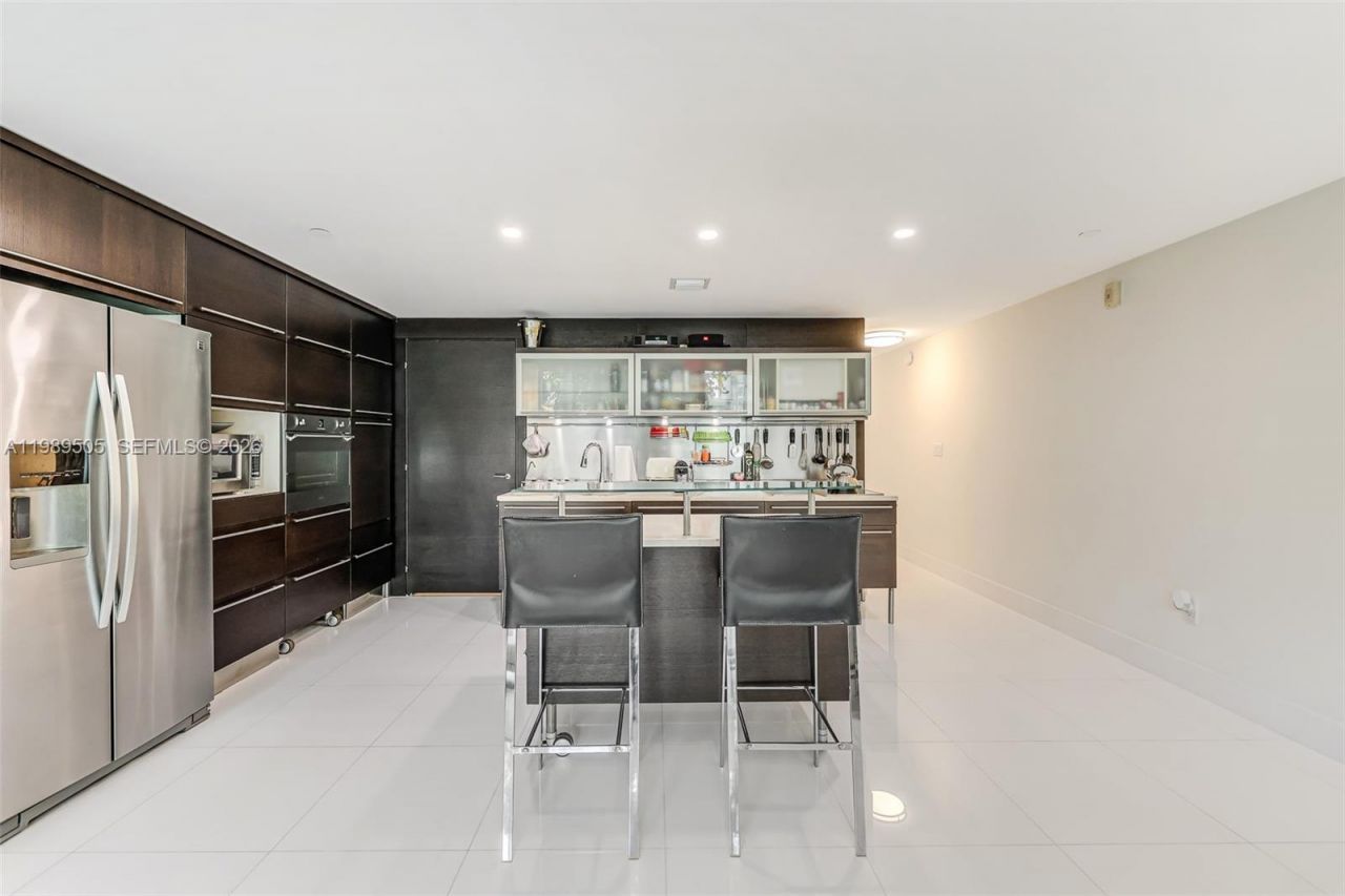 6000 Collins Ave , Unit 112, Miami Beach, FL 33140 Photo