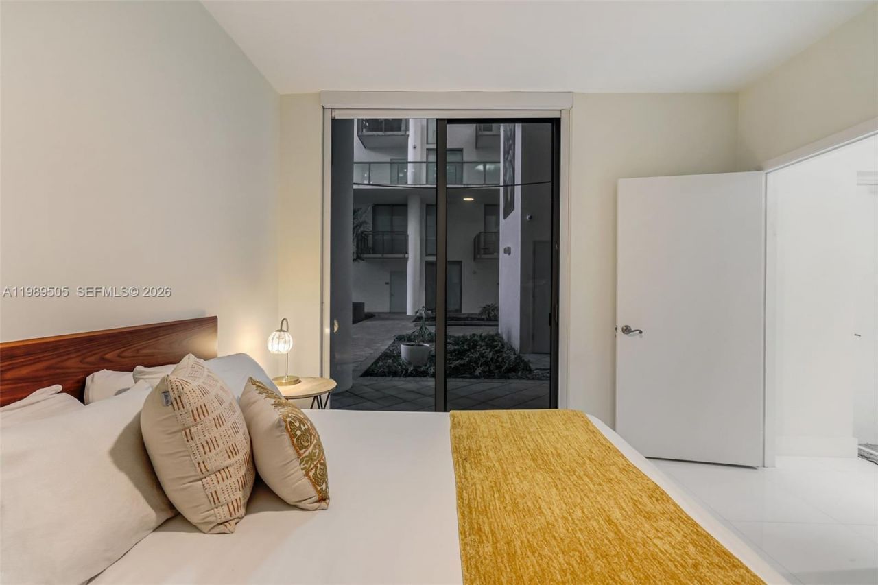 6000 Collins Ave , Unit 112, Miami Beach, FL 33140 Photo