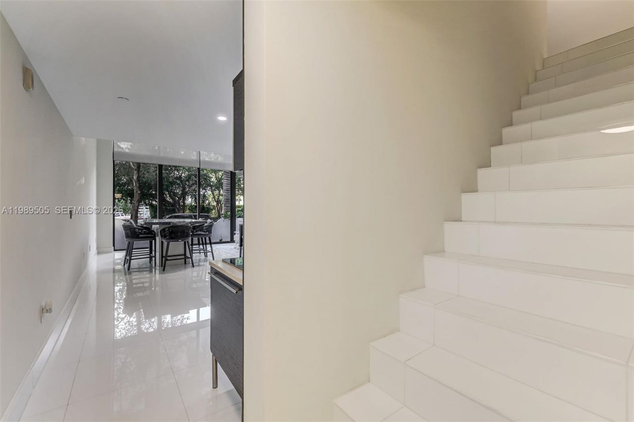 6000 Collins Ave , Unit 112, Miami Beach, FL 33140 Photo