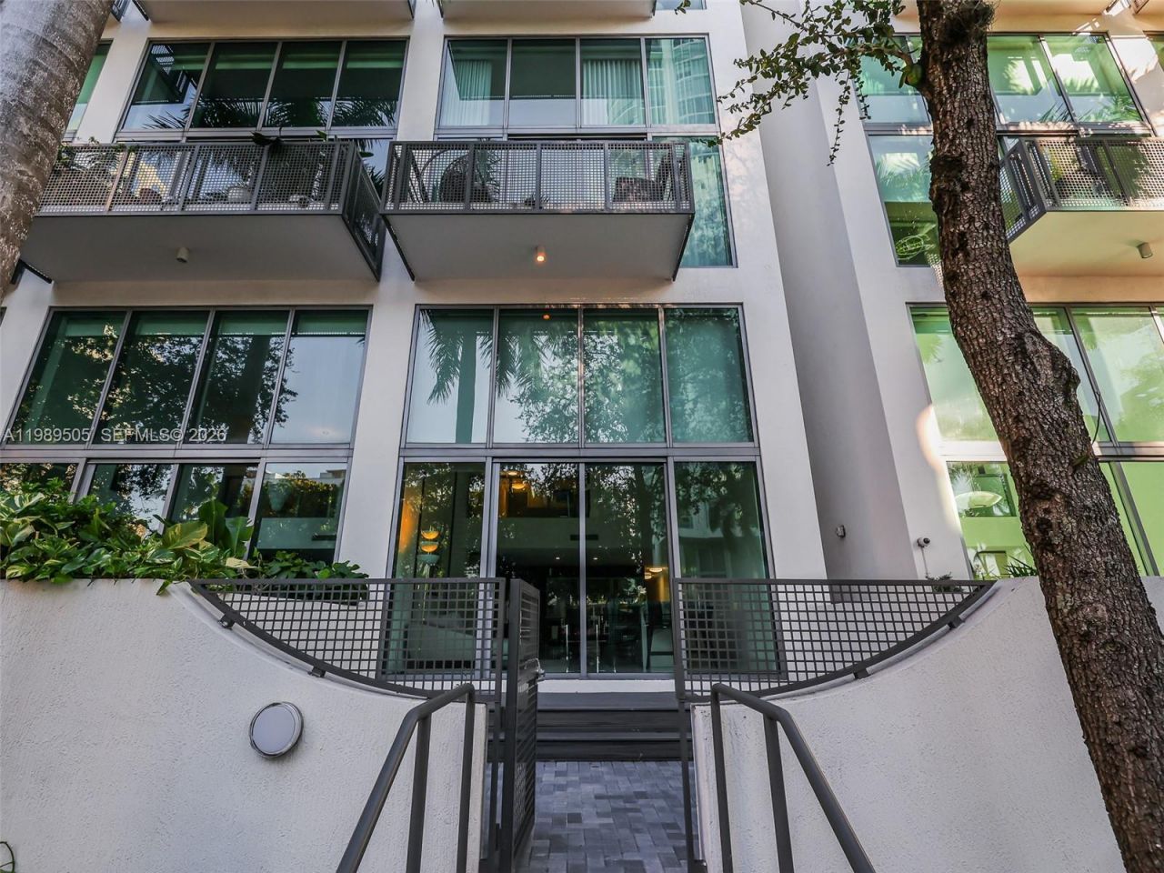 6000 Collins Ave , Unit 112, Miami Beach, FL 33140 Photo