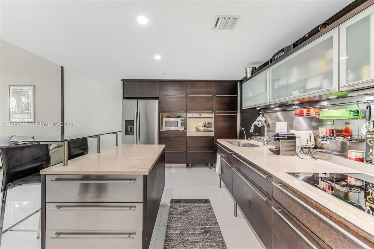 6000 Collins Ave , Unit 112, Miami Beach, FL 33140 Photo