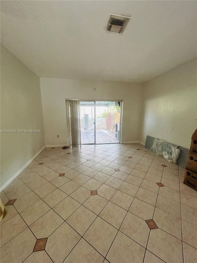 8260 NW 10th, Unit 7, Miami, FL 33126 Photo
