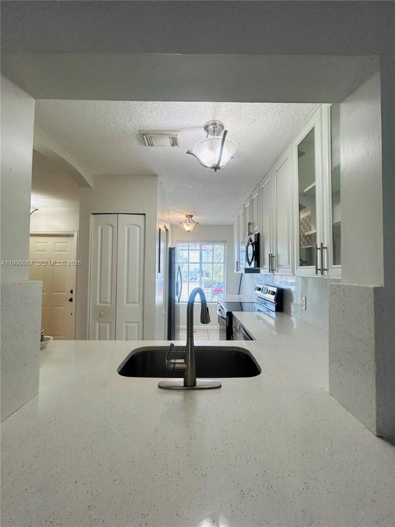 8260 NW 10th, Unit 7, Miami, FL 33126 Photo