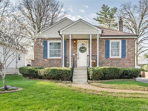 872 Queen Anne Place, Glendale, MO 63122