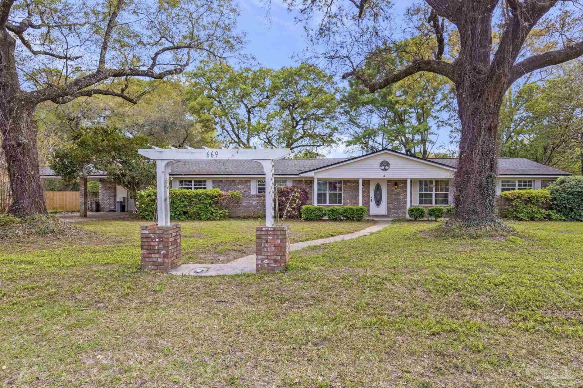 669 Carlton Rd, Pensacola, FL 32534 Main Photo