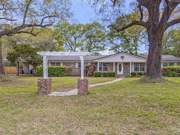 669 Carlton Rd, Pensacola, FL 32534