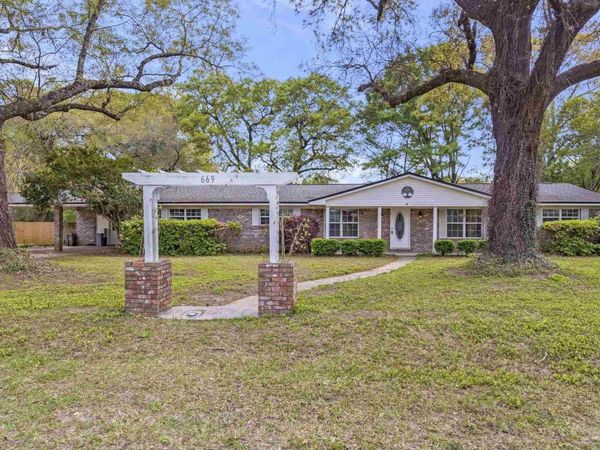669 Carlton Rd, Pensacola, FL 32534