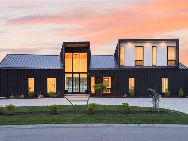 16 Seminole Circle, Lake Winnebago, MO 64034