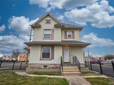 1003 Church Street, Flint, MI 48502