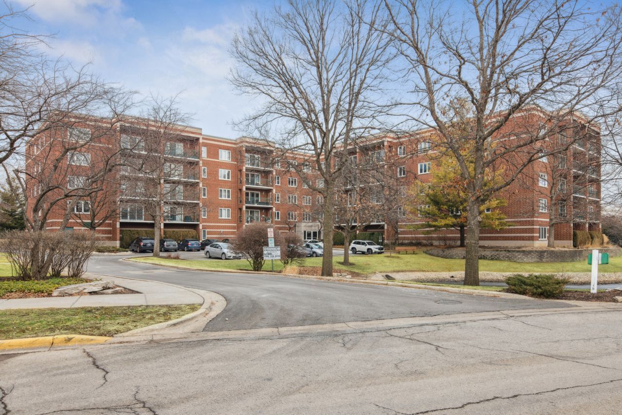 5225 N Riversedge Terrace, Unit 201, Chicago, IL 60630 Main Photo