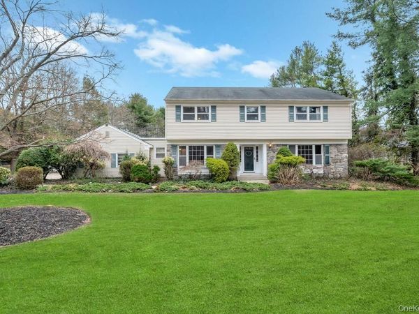 330 Edgewood Avenue , Smithtown, NY 11787