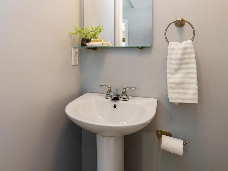 2771 Indianola Avenue, Columbus, OH 43202 Photo 14