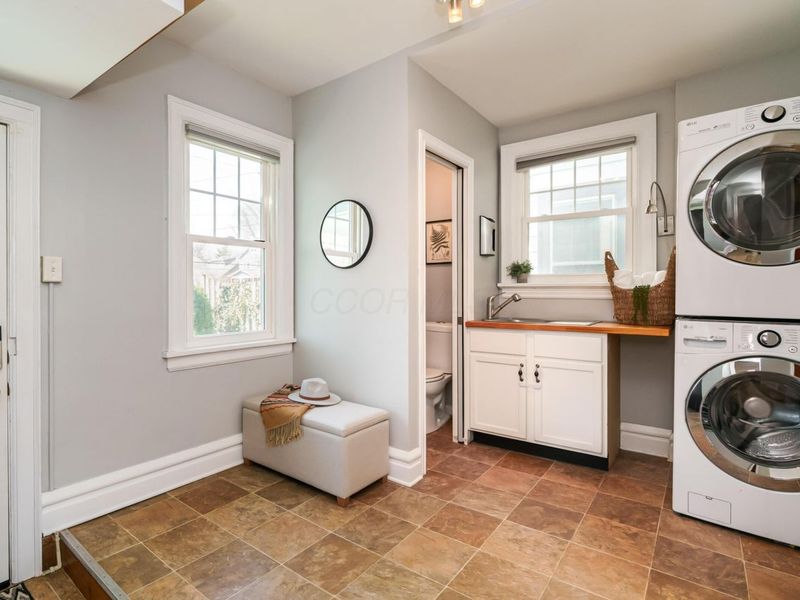 2771 Indianola Avenue, Columbus, OH 43202 Photo 24