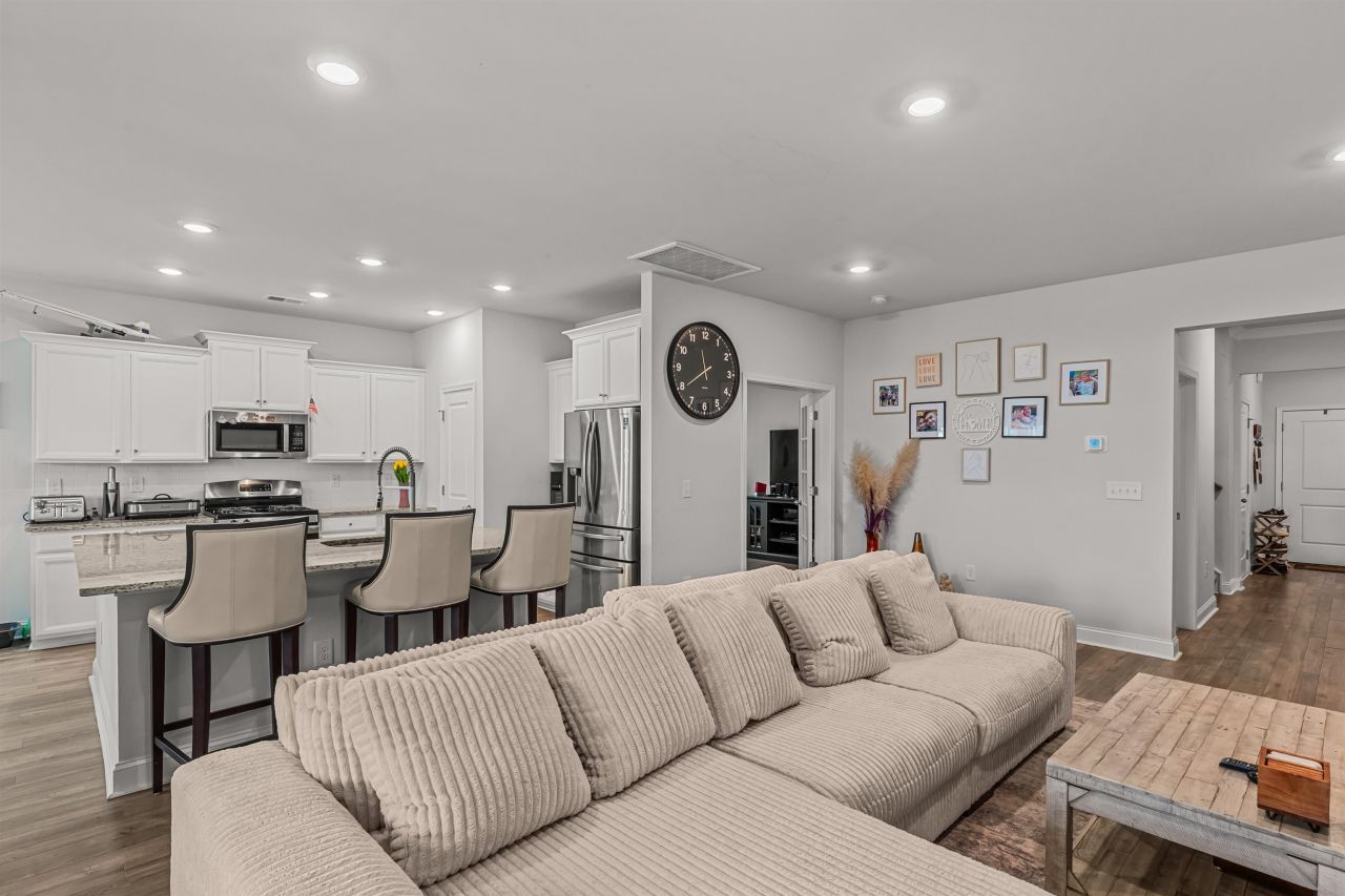 1176 Harbison Circle  Photo 22