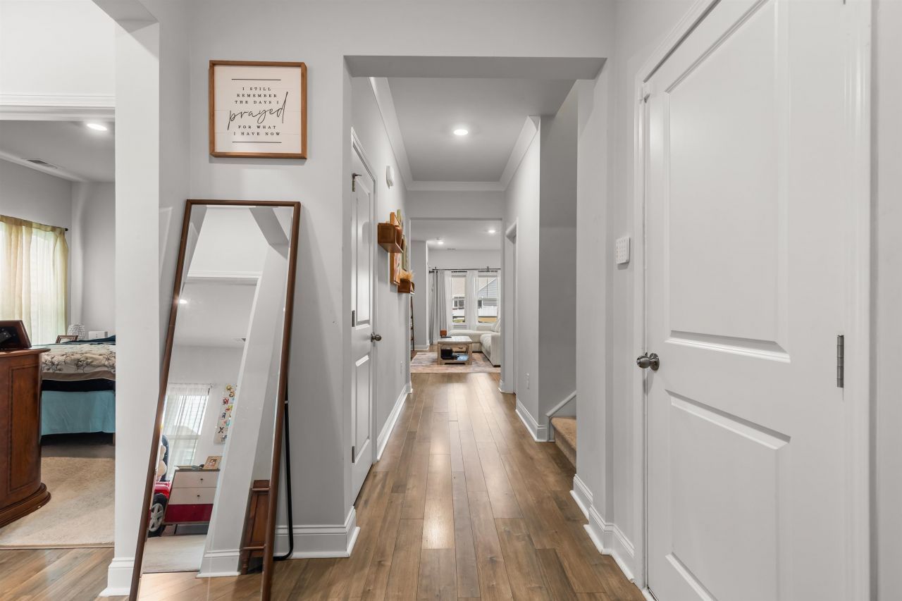 1176 Harbison Circle  Photo 4