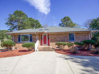 100 Oak Hills Road, Pinehurst, NC 28374