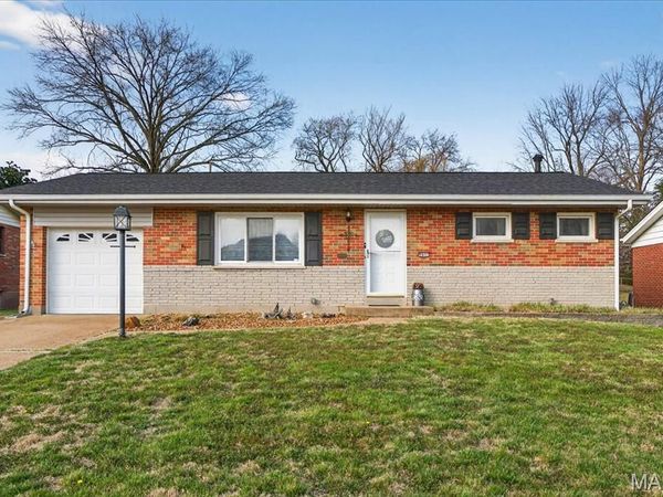 9831 Lindhall Lane, Unincorporated, MO 63123