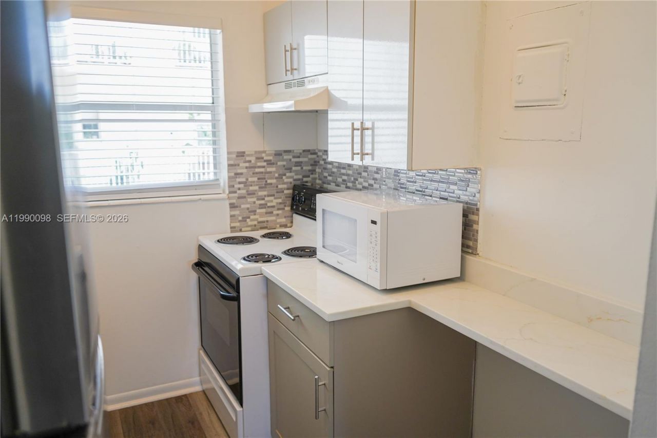 2008 Jackson St , Unit D1, Hollywood, FL 33020 Photo