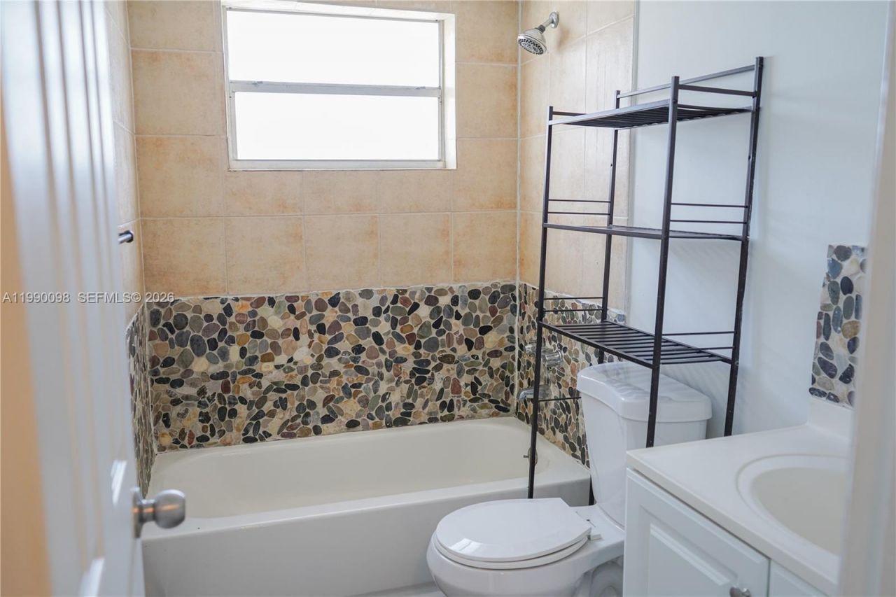 2008 Jackson St , Unit D1, Hollywood, FL 33020 Photo