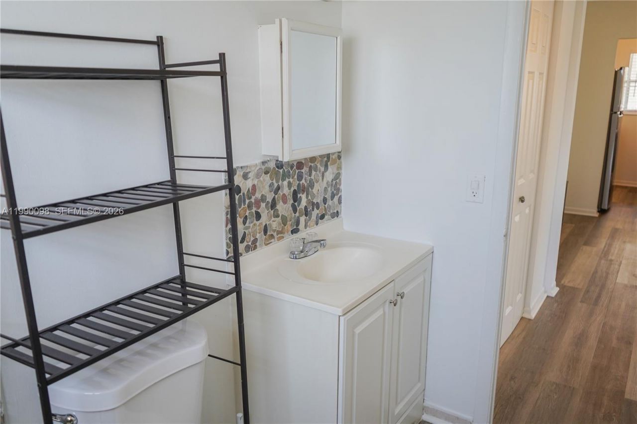 2008 Jackson St , Unit D1, Hollywood, FL 33020 Photo