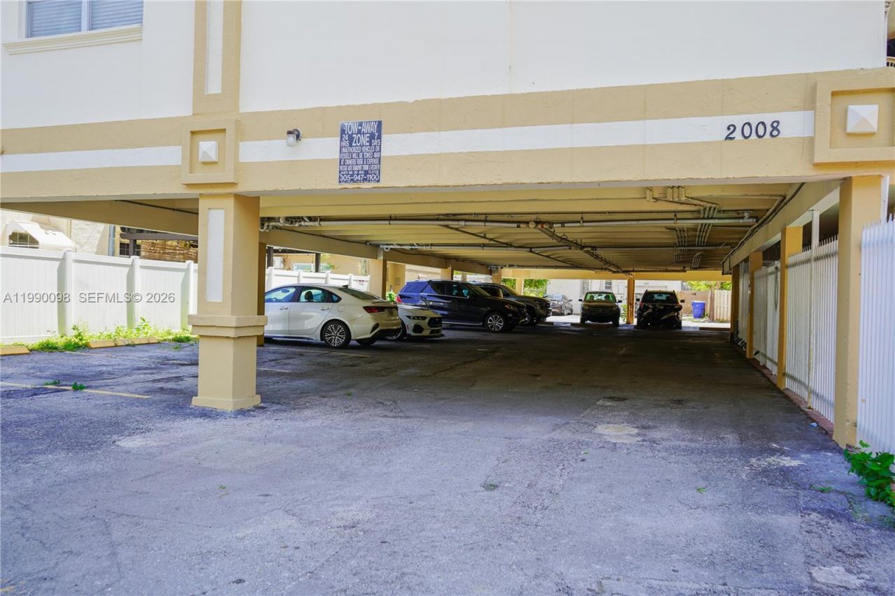 2008 Jackson St , Unit D1, Hollywood, FL 33020 Photo