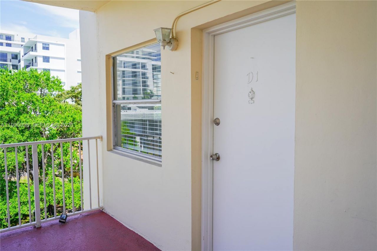 2008 Jackson St , Unit D1, Hollywood, FL 33020 Photo