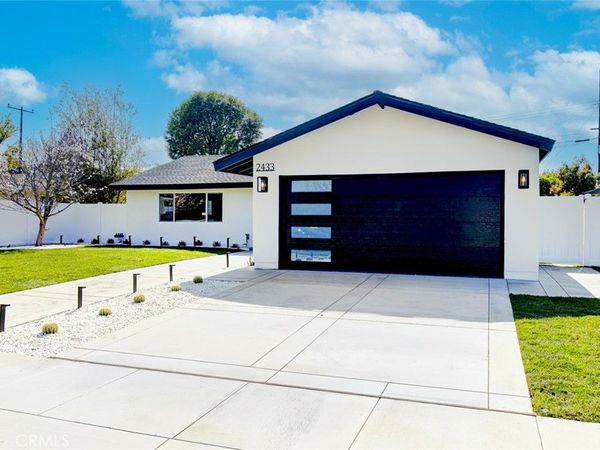 2433 Littleton, Costa Mesa, CA 92626