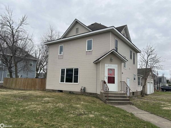 912 W Church Street, Marshalltown, IA 50158