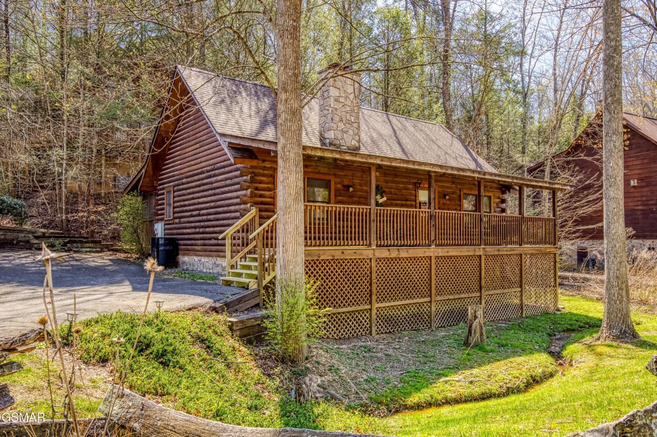 669 Eagles Boulevard Way, Pigeon Forge, TN 37863 Main Photo