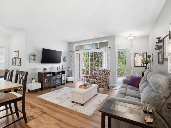 2287 W Vista Bella DRIVE, Oak Creek, WI 53154