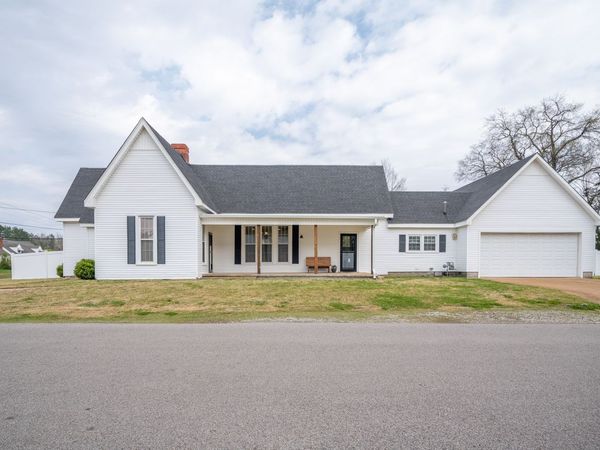 112 N High St , Waynesboro, TN 38485