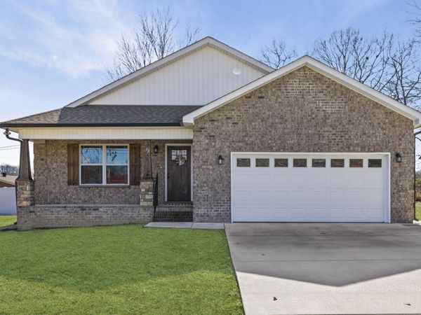 33 Rogers Dr, Manchester, TN 37355